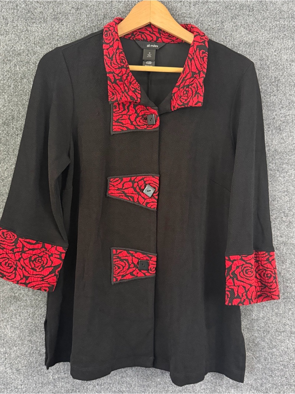 Ali Miles Womens 3/4 Sleeve Button Tunic Top Size Medium Black Red Floral Artsy